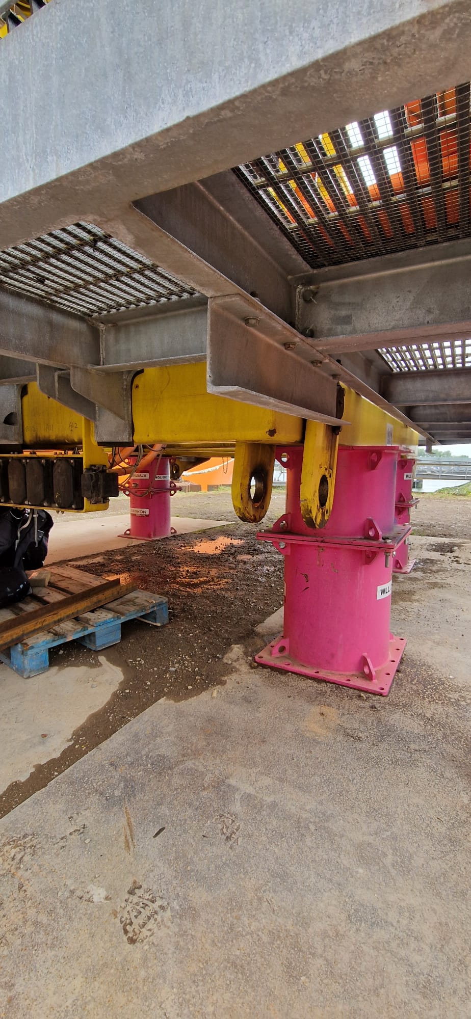 Supporting massive structures